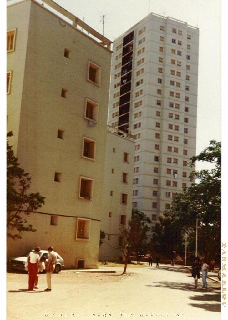 BB 011 CITE JEAN DE LA FONTAINE 1983 LA TOUR.JPG
